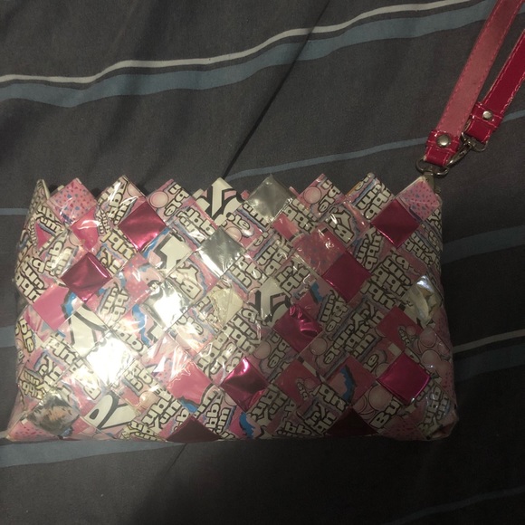 Super unique Nahui Ollin y2k clutch bag made from recycled bubblegum wrappers 💖 - Picture 4 of 4
